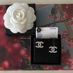 💕Chanel Stud Earrings💕